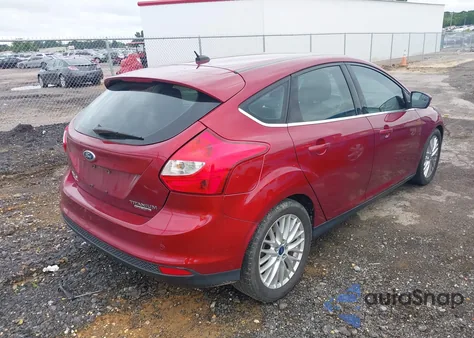 2013 Ford Focus Titanium z USA, uszkodzony, nr VIN 1FADP3N29DL121127